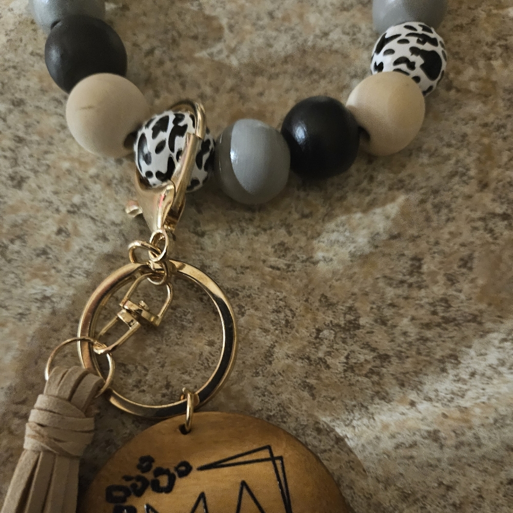 Letter Detail Round & Tassel Charm Fashionable Keychain - Picture 6 of 8